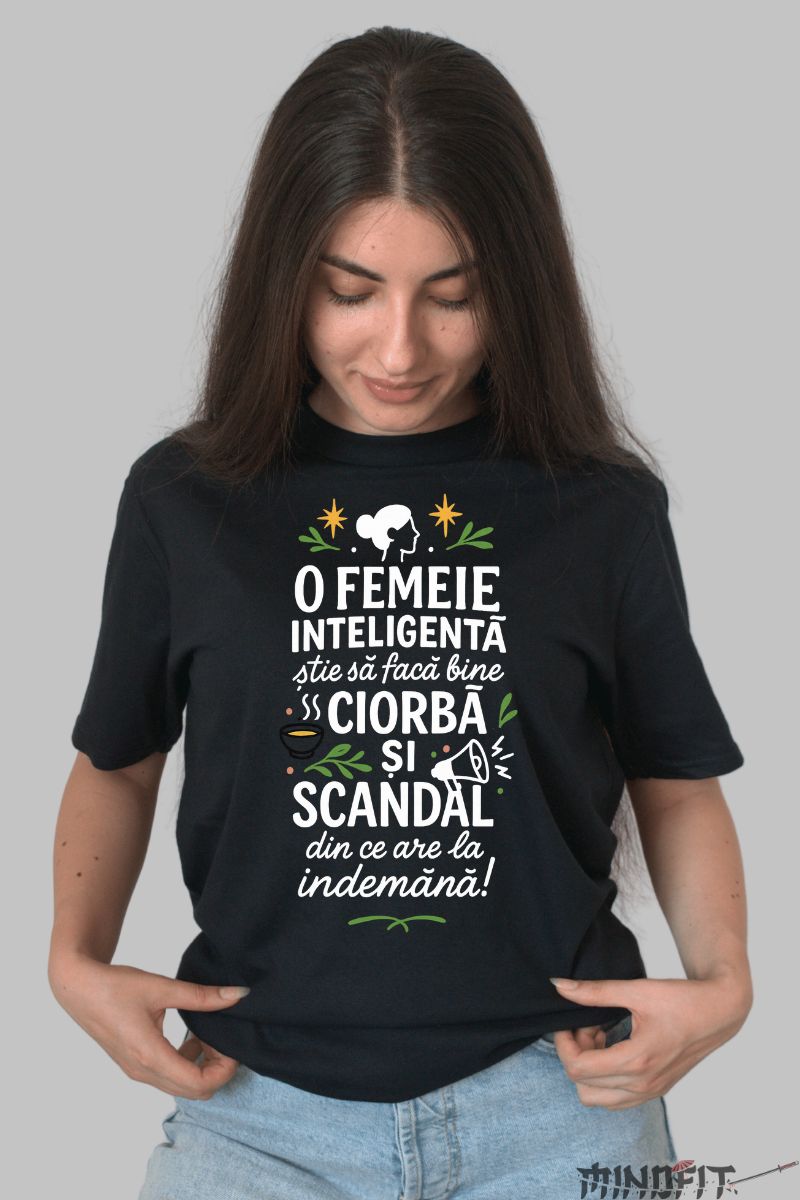 Tricou cu Mesaj Amuzant O Femeie Inteligenta dama negru fata