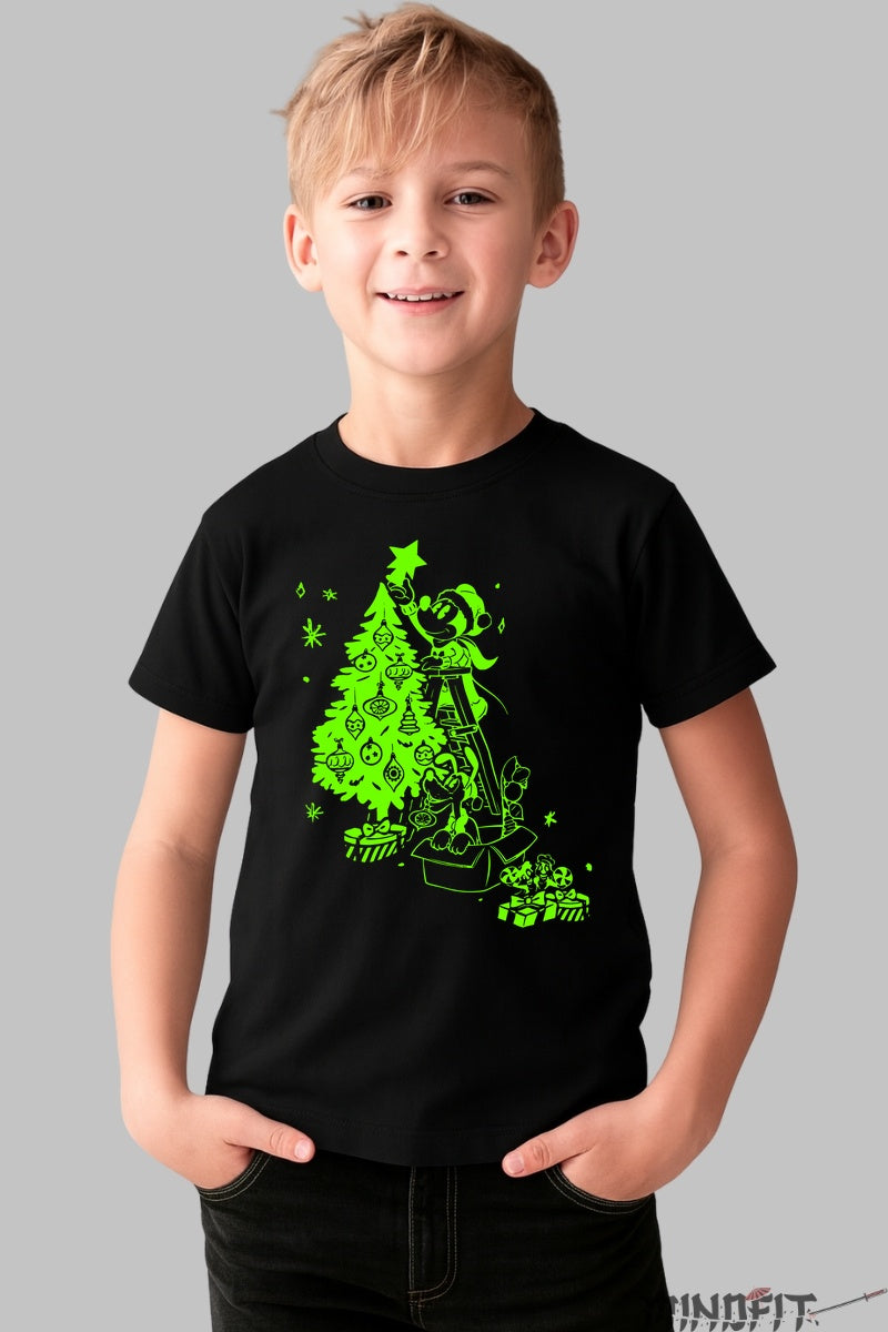 Tricou De Craciun Copii - Eroina Manga si Bradul Magic baiat negru