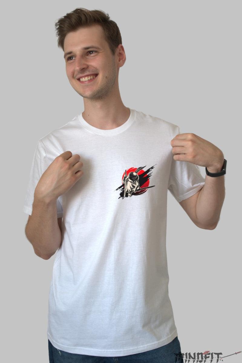 Tricoul Personalizat Blood Night Samurai de la Mindfit, aduce o notă de mister și putere, oferindu-ți libertatea de a-l personaliza pentru a crea un look unic și memorabil.