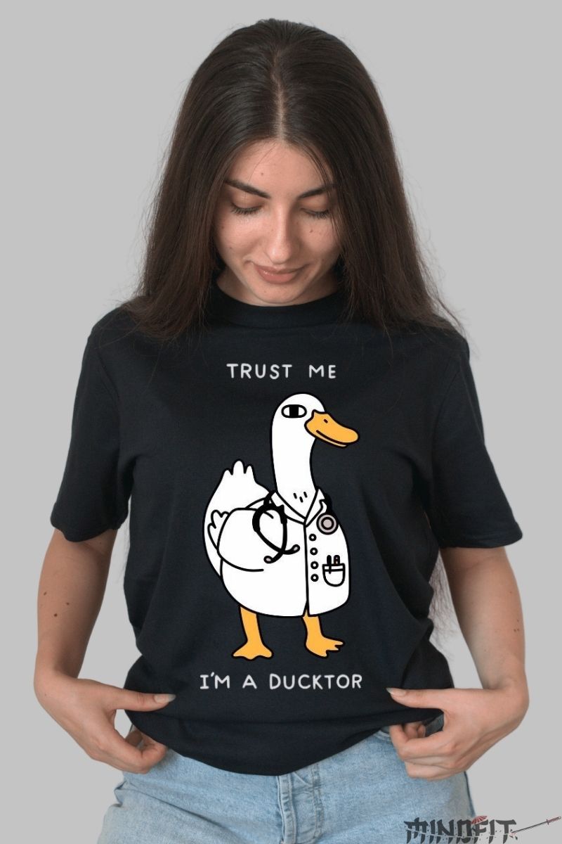 Tricou personalizat Rata Ducktor dama negru fata