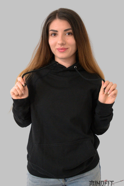 Hanorac personalizat cu mesajul Nu e vina ta mama dama negru fata