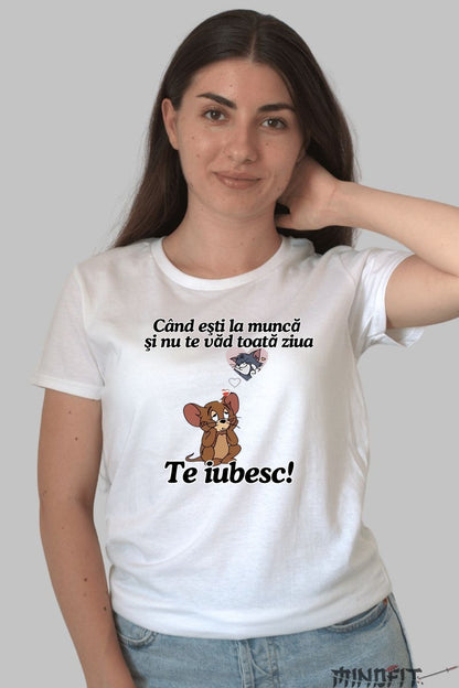 Tricou Tom Si Jerry Cand esti la munca si nu te vad toata ziua dama alb
