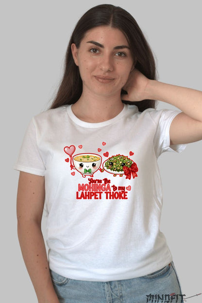 Tricou Valentine's Day Cuplu - Tu Esti Mohinga Pentru Lahpet Thoke-ul Meu dama alb